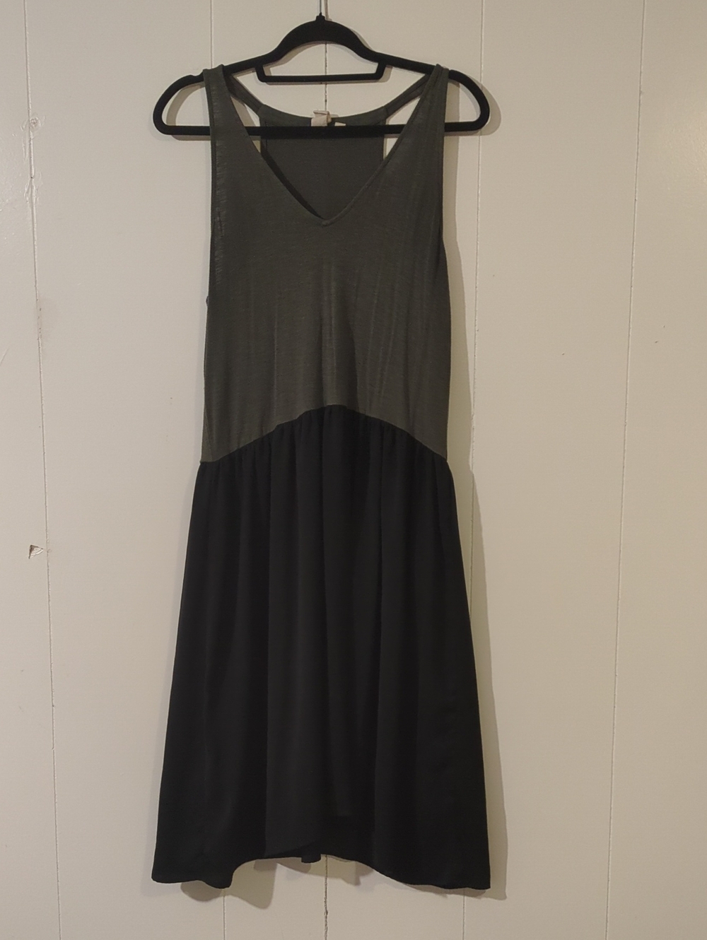 dolan Two-Tone V-Neck Sleeveless Dress in Olive and Black